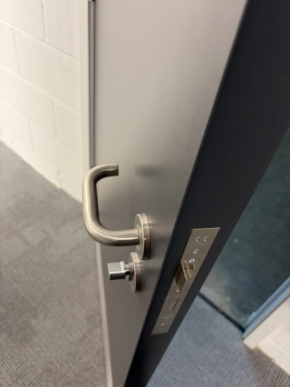 Handle, lock and door-edge detail